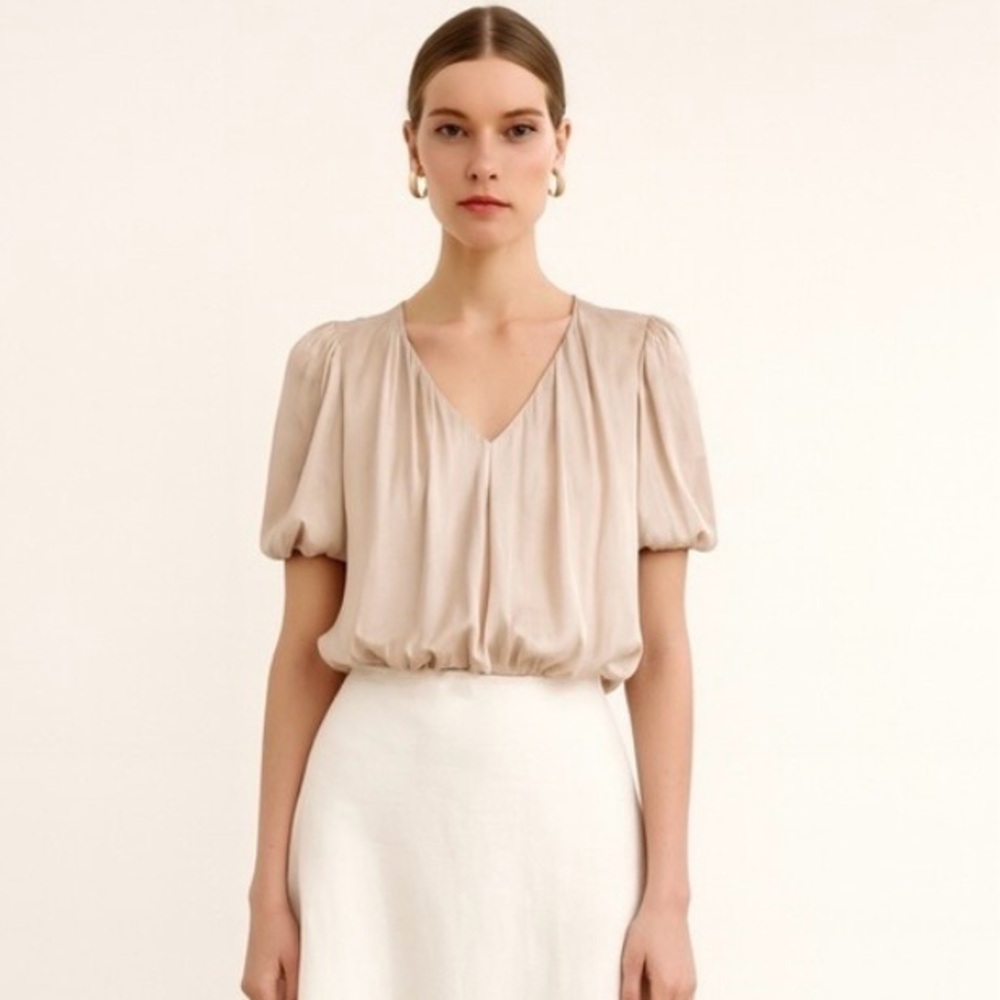 ASTR Champagne Pleated Bubble Hem V-Neck Blouse Size S